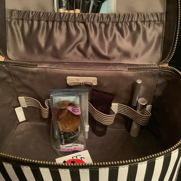 Henri Bendel Centennial Leather Train Case - Picture 7 of 7